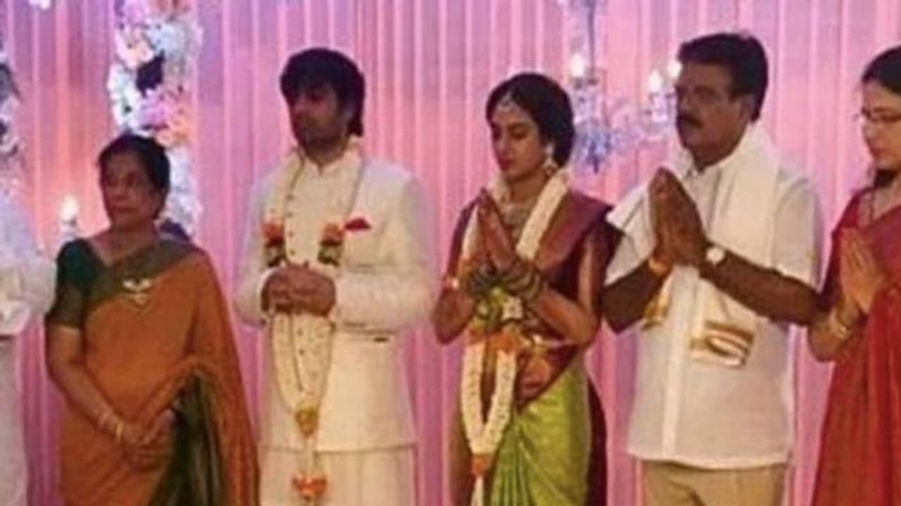 సింపుల్ గా జరిగిన 'సాహో' డైరెక్టర్ ఎంగేజ్మెంట్ సింపుల్ గా జరిగిన 'సాహో' డైరెక్టర్ ఎంగేజ్మెంట్