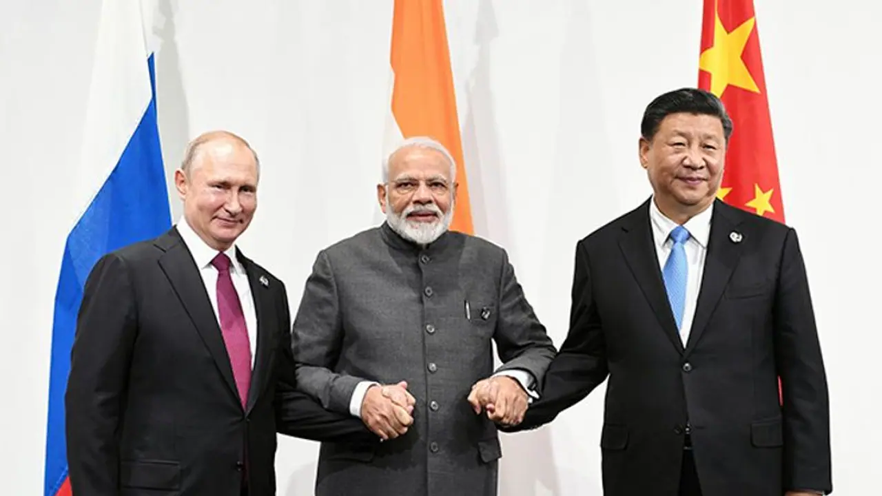 মধ্যস্থতা ছাড়াই দ্বন্দ্ব মিটবে বলছে 'বন্ধু' রাশিয়া, মস্কোয় চিনের সঙ্গে দ্বিপাক্ষিক বৈঠক নয় রাজনাথের মধ্যস্থতা ছাড়াই দ্বন্দ্ব মিটবে বলছে 'বন্ধু' রাশিয়া, মস্কোয় চিনের সঙ্গে দ্বিপাক্ষিক বৈঠক নয় রাজনাথের