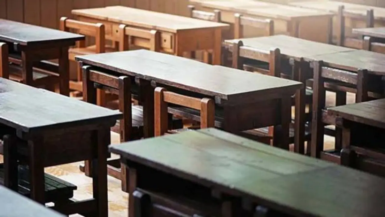 പാഠപുസ്തകത്തില്‍ വൈരൂപ്യം എന്ന വാക്കിനൊപ്പം കറുത്ത കുട്ടിയുടെ പടം; അധ്യാപകര്‍ക്ക് സസ്‌പെന്‍ഷന്‍