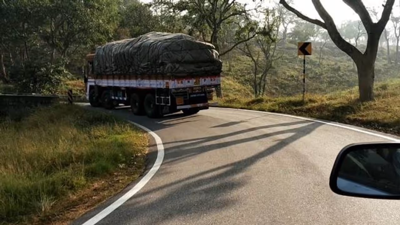 ಕೊರೋನಾ ಪ್ರವೇಶಕ್ಕೆ ರಹದಾರಿ: ಧಾರವಾಡದಲ್ಲಿ ಅಂತರ್ ಜಿಲ್ಲಾ ಗಡಿ ಚೆಕ್ಪೋಸ್ಟೇ ಇಲ್ಲ! ಕೊರೋನಾ ಪ್ರವೇಶಕ್ಕೆ ರಹದಾರಿ: ಧಾರವಾಡದಲ್ಲಿ ಅಂತರ್ ಜಿಲ್ಲಾ ಗಡಿ ಚೆಕ್ಪೋಸ್ಟೇ ಇಲ್ಲ!