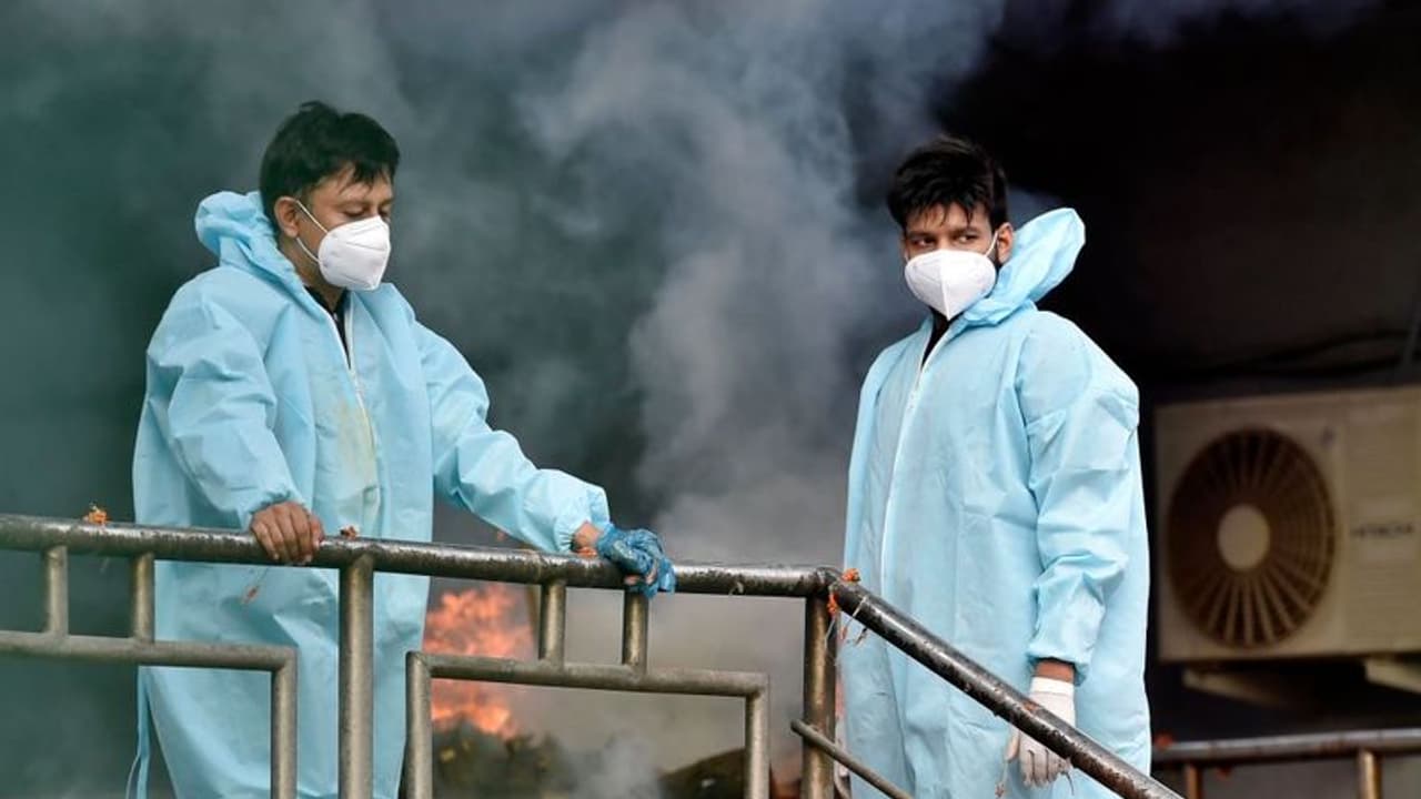 కరోనా కేసుల్లో భారత్ మరో రికార్డు... బ్రెజిల్ ను వెనక్కినెట్టి రెండో స్ధానం కరోనా కేసుల్లో భారత్ మరో రికార్డు... బ్రెజిల్ ను వెనక్కినెట్టి రెండో స్ధానం