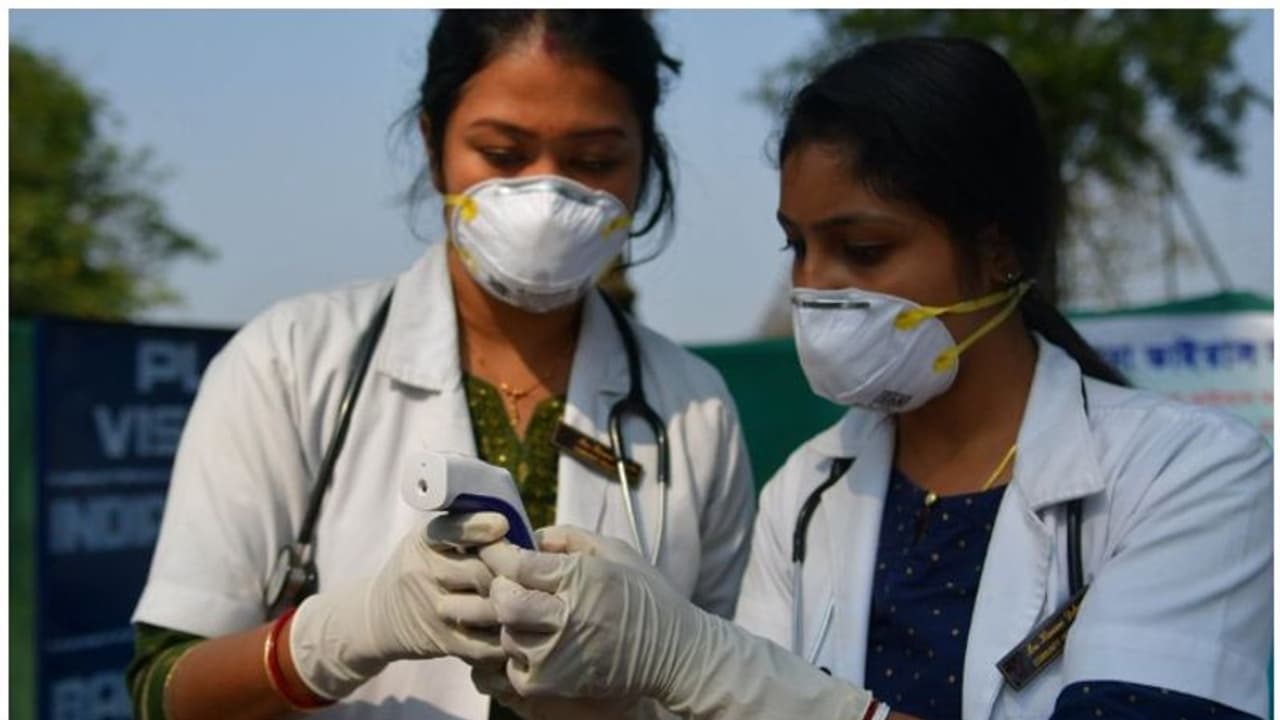 'ഡോക്ടർമാരുടെ ശമ്പളം മുടങ്ങരുത്'; കേന്ദ്രസർക്കാരിനോട് വിശദീകരണം തേടി ദില്ലി ഹൈക്കോടതി 'ഡോക്ടർമാരുടെ ശമ്പളം മുടങ്ങരുത്'; കേന്ദ്രസർക്കാരിനോട് വിശദീകരണം തേടി ദില്ലി ഹൈക്കോടതി