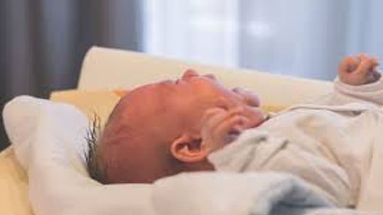 ತಡರಾತ್ರಿ ಆಂಬುಲೆನ್ಸ್ನಲ್ಲೇ ಹೆರಿಗೆ ಮಾಡಿಸಿದ ಚಾಲಕ..! ತಡರಾತ್ರಿ ಆಂಬುಲೆನ್ಸ್ನಲ್ಲೇ ಹೆರಿಗೆ ಮಾಡಿಸಿದ ಚಾಲಕ..!