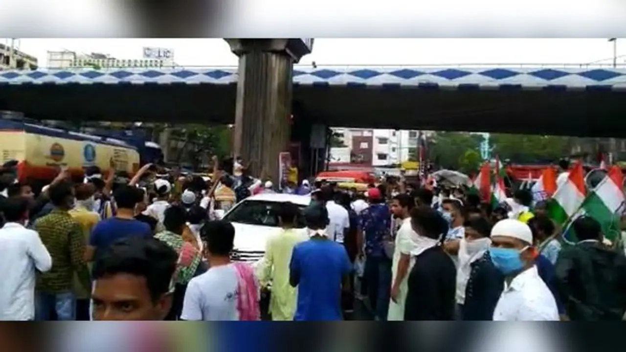 সিইএসসি র ৩ মাসের বিল মুক্তির দাবি, তারাতলা মোড় অবরোধ করে বিক্ষোভ কংগ্রেসের