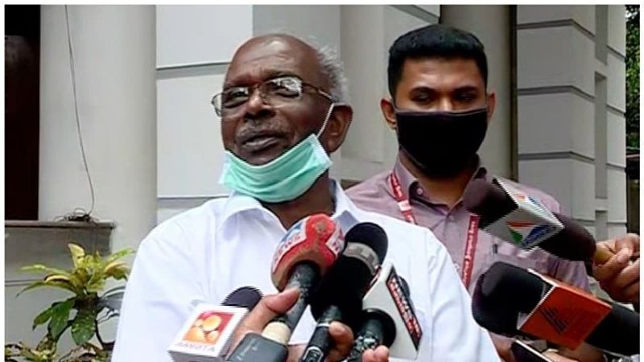 മന്ത്രി എം എം മണിയ്ക്ക് ശസ്ത്രക്രിയ നടത്തി മന്ത്രി എം എം മണിയ്ക്ക് ശസ്ത്രക്രിയ നടത്തി