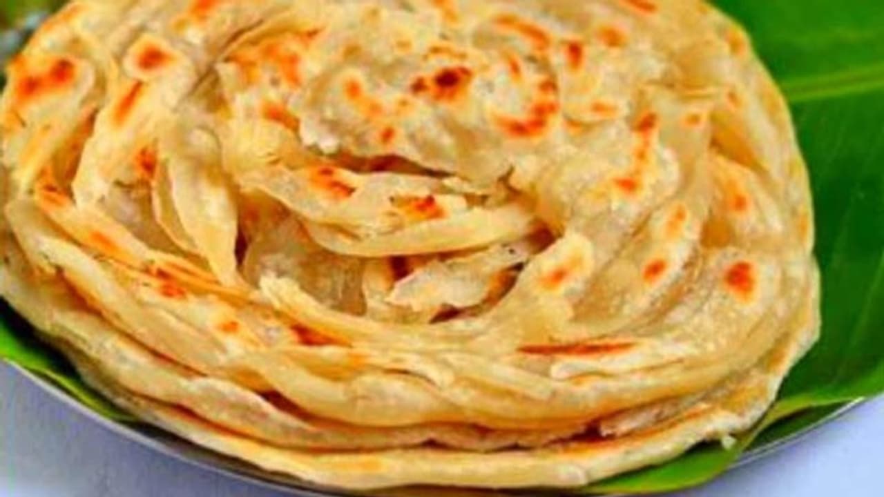 ഹോട്ടൽ അടക്കാന്‍ നേരം പൊറോട്ട ചോദിച്ചെത്തി, ഇല്ലെന്ന് പറഞ്ഞപ്പോള്‍ ഉടമയെ മര്‍ദിച്ചെന്ന് പരാതി, സംഭവം കൊല്ലത്ത്