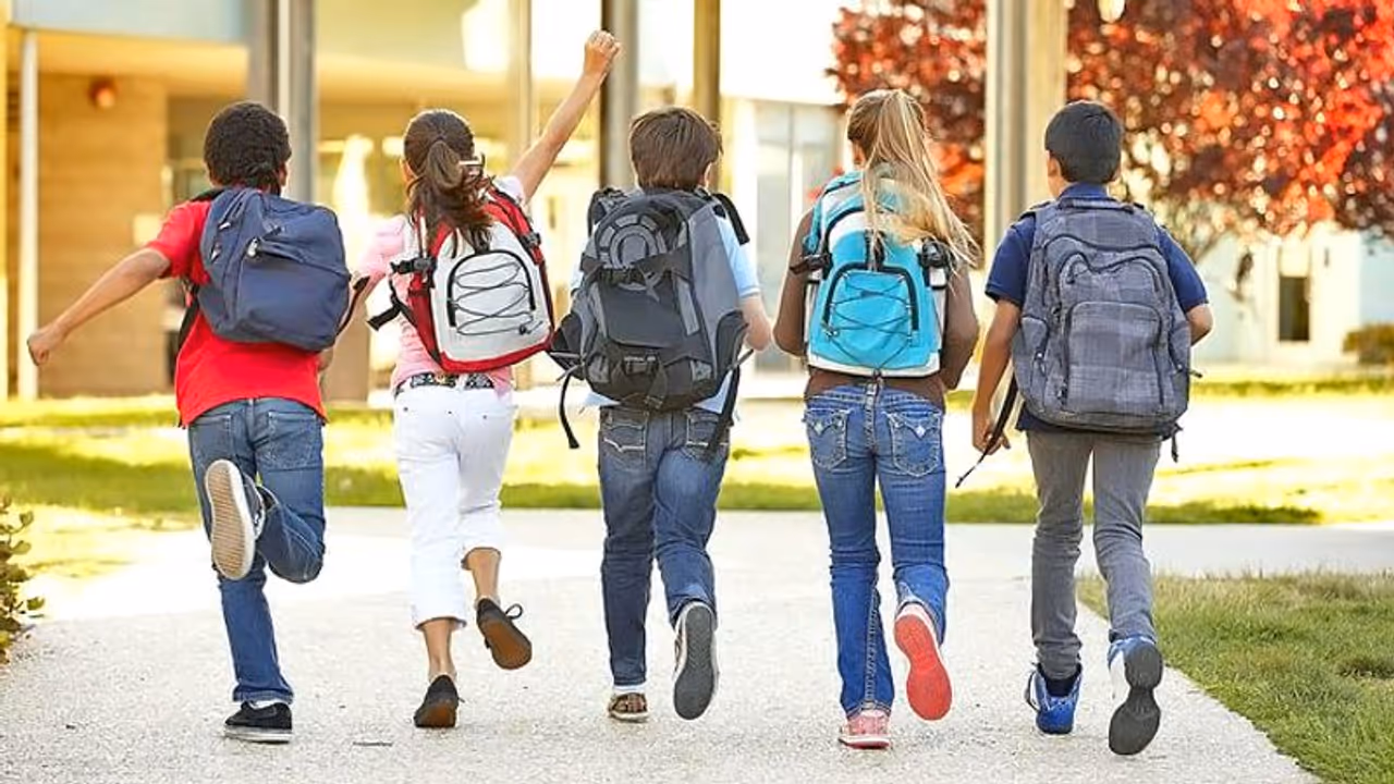 चाणक्य नीति: इन 3 लोगों का भला चाहने वाले भी दुखी रहते हैं, इनसे दूर रहना चाहिए चाणक्य नीति: इन 3 लोगों का भला चाहने वाले भी दुखी रहते हैं, इनसे दूर रहना चाहिए