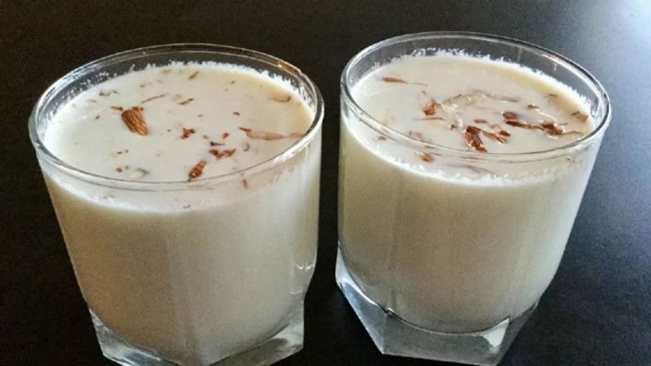 ഹെൽത്തിയും ടേസ്റ്റിയും; ബദാം മിൽക്ക് ഷേക്ക് ഉണ്ടാക്കിയാലോ...