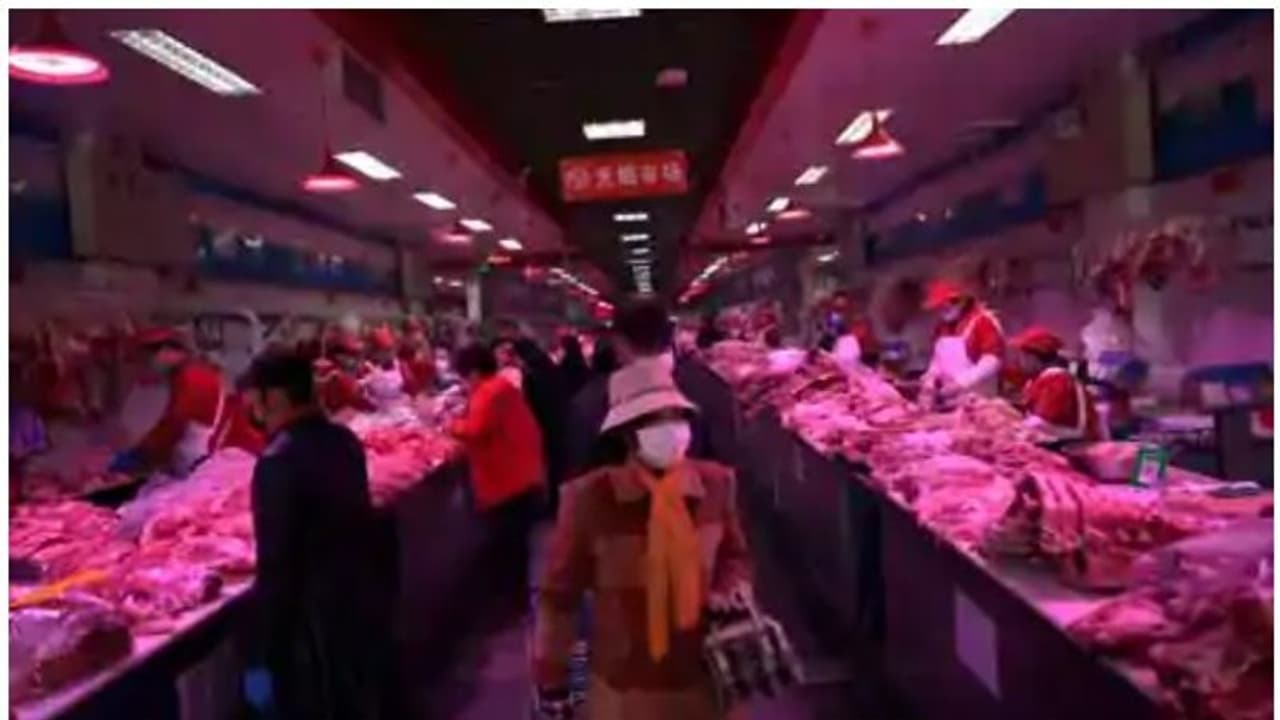 ബീജീംഗിലെ മാര്‍ക്കറ്റില്‍ കൊവിഡ് റിപ്പോര്‍ട്ട് ചെയ്തു; വൈറസ് എത്തിയത് മീന്‍ മുറിക്കുന്ന ബോര്‍ഡില്‍ നിന്നെന്ന്