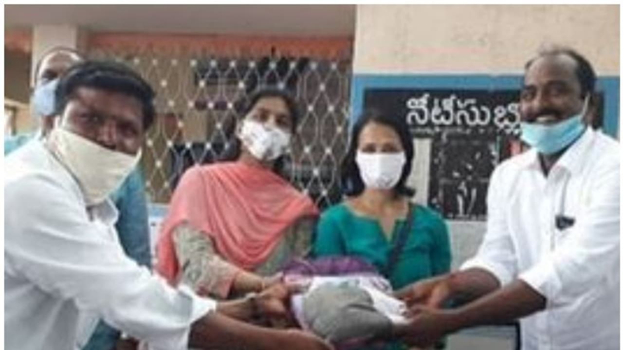 ദുരിതം മറികടക്കാൻ കര്‍ഷകര്‍ക്ക് സഹായവുമായി അമലയും നാഗാര്‍ജുനയും