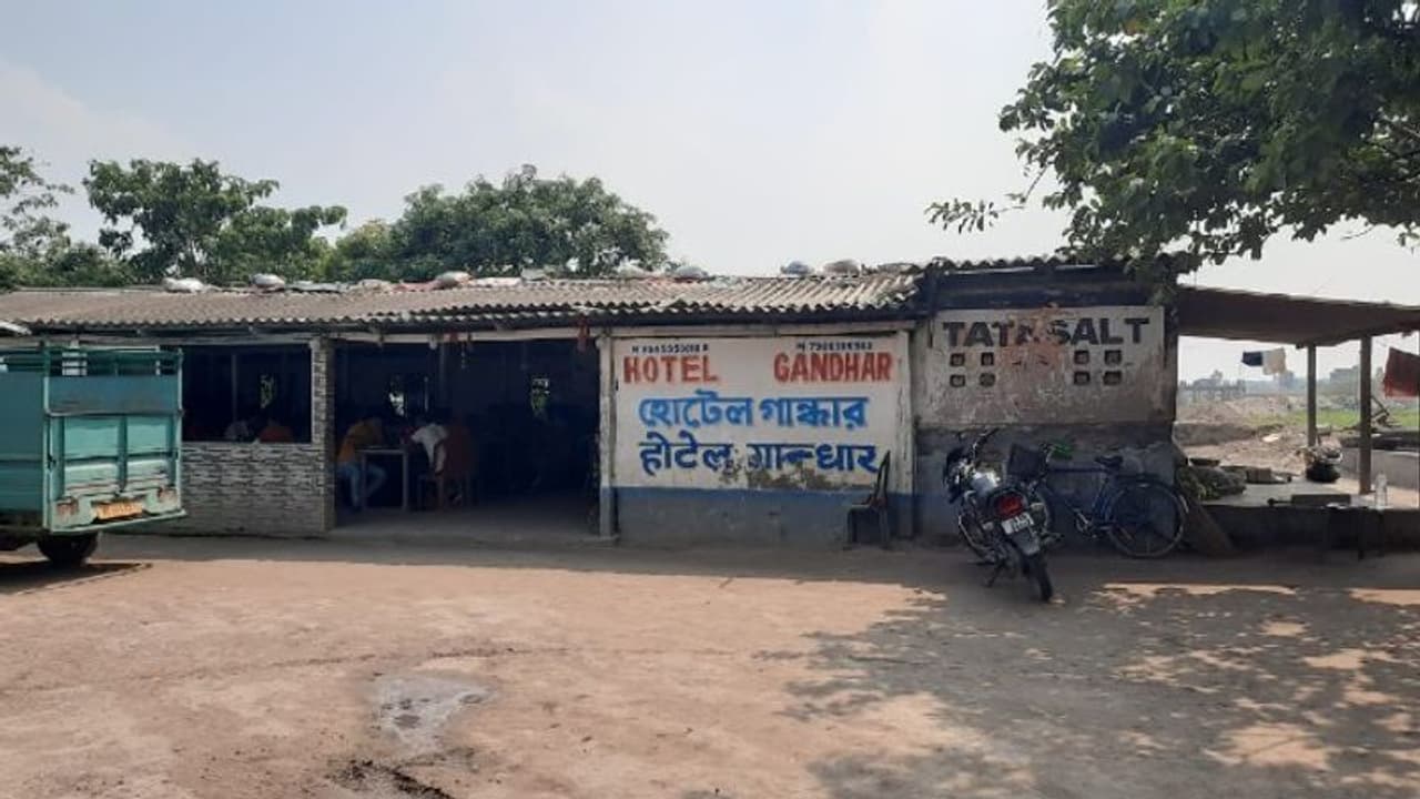 লকডাউনেও বদলায়নি অভ্য়াস, হোটেলে 'সবকিছু রেডি' করে রাখেন রায়গঞ্জের 'শক্তিদা' লকডাউনেও বদলায়নি অভ্য়াস, হোটেলে 'সবকিছু রেডি' করে রাখেন রায়গঞ্জের 'শক্তিদা'