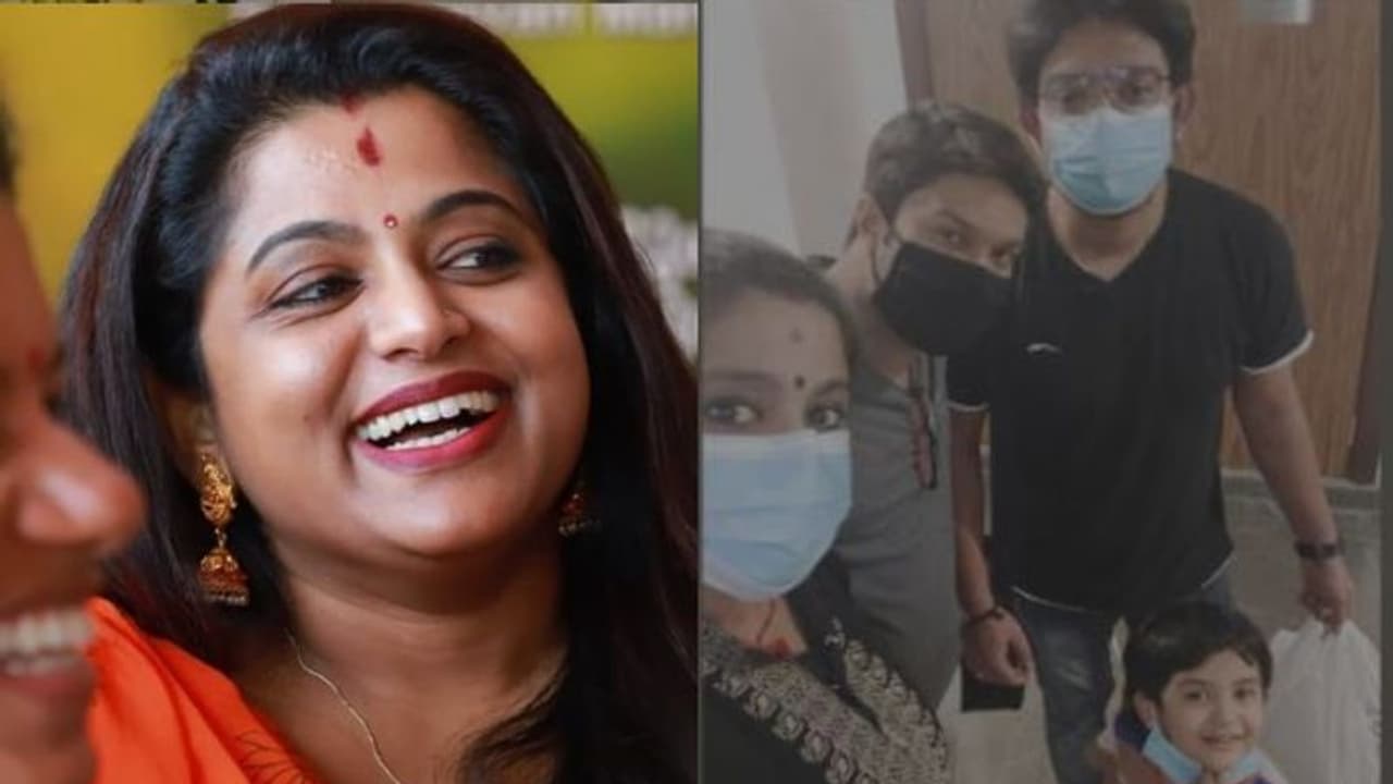 അജ്മാനില് മാസങ്ങള്ക്കുശേഷം പുറത്തിറങ്ങിയ സന്തോഷം പങ്കുവച്ച് വീണാ നായര് അജ്മാനില് മാസങ്ങള്ക്കുശേഷം പുറത്തിറങ്ങിയ സന്തോഷം പങ്കുവച്ച് വീണാ നായര്