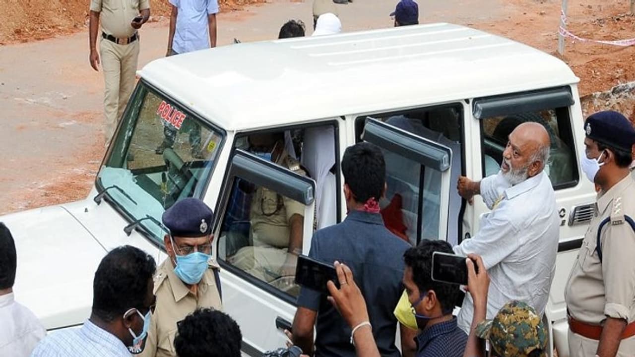 ట్రావెల్స్ డాక్యుమెంంట్స్ ఫోర్జరీ కేసు: జేసీకి మరో షాక్ ట్రావెల్స్ డాక్యుమెంంట్స్ ఫోర్జరీ కేసు: జేసీకి మరో షాక్