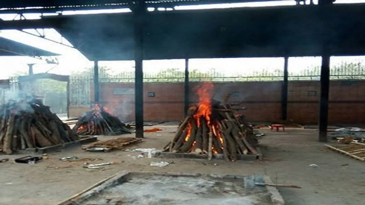 Coronavirus: After Delhi, Indore hospital exchanges bodies; police complaint filed Coronavirus: After Delhi, Indore hospital exchanges bodies; police complaint filed