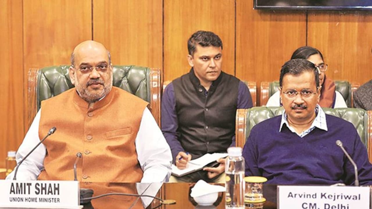 കൊവിഡ് പിടിയിൽ ദില്ലി: അടിയന്തര പരിഹാരം വേണമെന്ന് പ്രധാനമന്ത്രി, 20,000 കിടക്കകൾ ഉടൻ