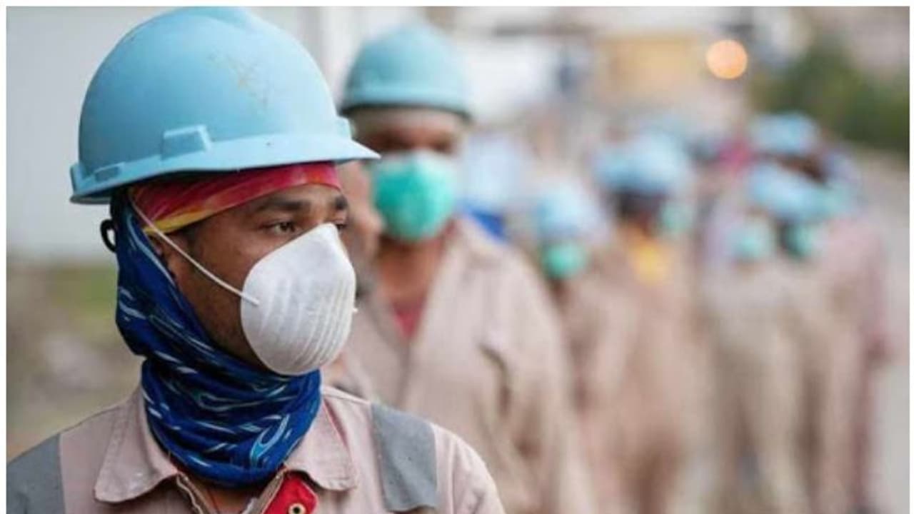 പ്രവാസികള്ക്ക് സന്തോഷ വാര്ത്ത; സ്വകാര്യ മേഖലയില് ഒരേ സമയം രണ്ട് ജോലി ചെയ്യാന് അനുമതി പ്രവാസികള്ക്ക് സന്തോഷ വാര്ത്ത; സ്വകാര്യ മേഖലയില് ഒരേ സമയം രണ്ട് ജോലി ചെയ്യാന് അനുമതി