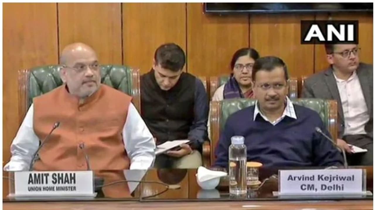 കൊവിഡ് നിയന്ത്രണവിധേയമാക്കണം; ദില്ലിയിൽ കേന്ദ്രസർക്കാർ ഇടപെടുന്നു, ഉദ്യോ​ഗസ്ഥരെയും വിട്ടുനൽകും