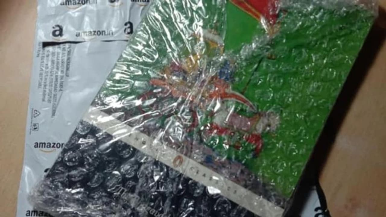 ഓണ്ലൈനില് ഓര്ഡര് നല്കിയത് കമ്മ്യൂണിസ്റ്റ് മാനിഫെസ്റ്റോ; ലഭിച്ചത് ഭഗവത്ഗീത ഓണ്ലൈനില് ഓര്ഡര് നല്കിയത് കമ്മ്യൂണിസ്റ്റ് മാനിഫെസ്റ്റോ; ലഭിച്ചത് ഭഗവത്ഗീത