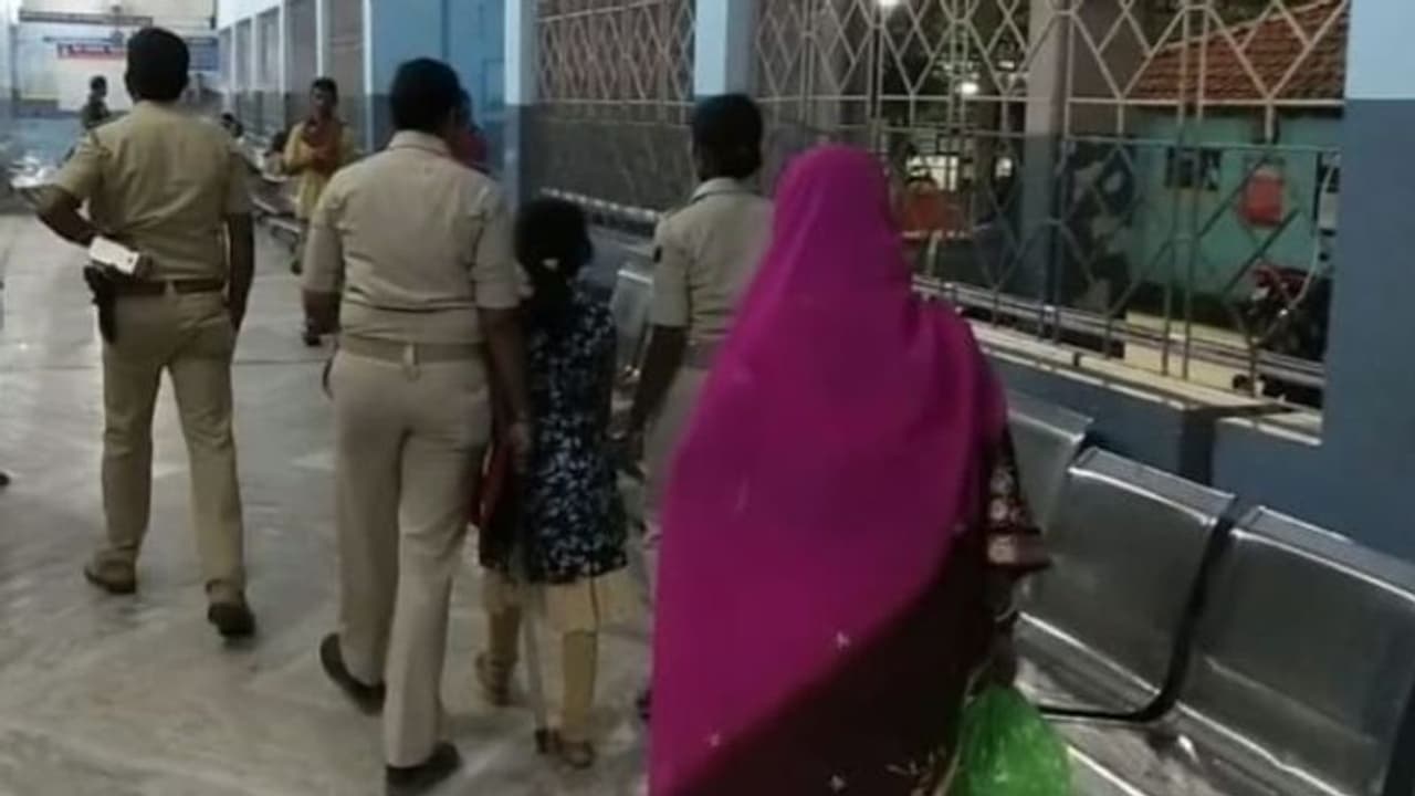 नहीं देखा होगा ऐसा हैवान चाचा, जिसने अपनी ही 10 साल की भतीजी की जिंदगी कर दी बर्बाद नहीं देखा होगा ऐसा हैवान चाचा, जिसने अपनी ही 10 साल की भतीजी की जिंदगी कर दी बर्बाद