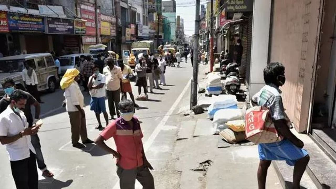 சென்னைவாசிகளுக்கு கடும் உத்தரவு... உள்ளே வெளியே விளையாடினால் கடும் தண்டனை..! சென்னைவாசிகளுக்கு கடும் உத்தரவு... உள்ளே வெளியே விளையாடினால் கடும் தண்டனை..!