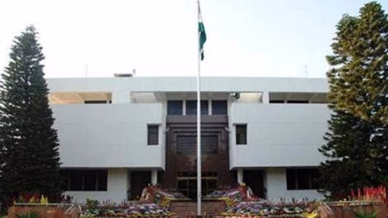 പാക്കിസ്ഥാനിലെ ഇന്ത്യൻ ഹൈക്കമ്മീഷനിലെ ഉദ്യോഗസ്ഥരെ കാണാതായി പാക്കിസ്ഥാനിലെ ഇന്ത്യൻ ഹൈക്കമ്മീഷനിലെ ഉദ്യോഗസ്ഥരെ കാണാതായി