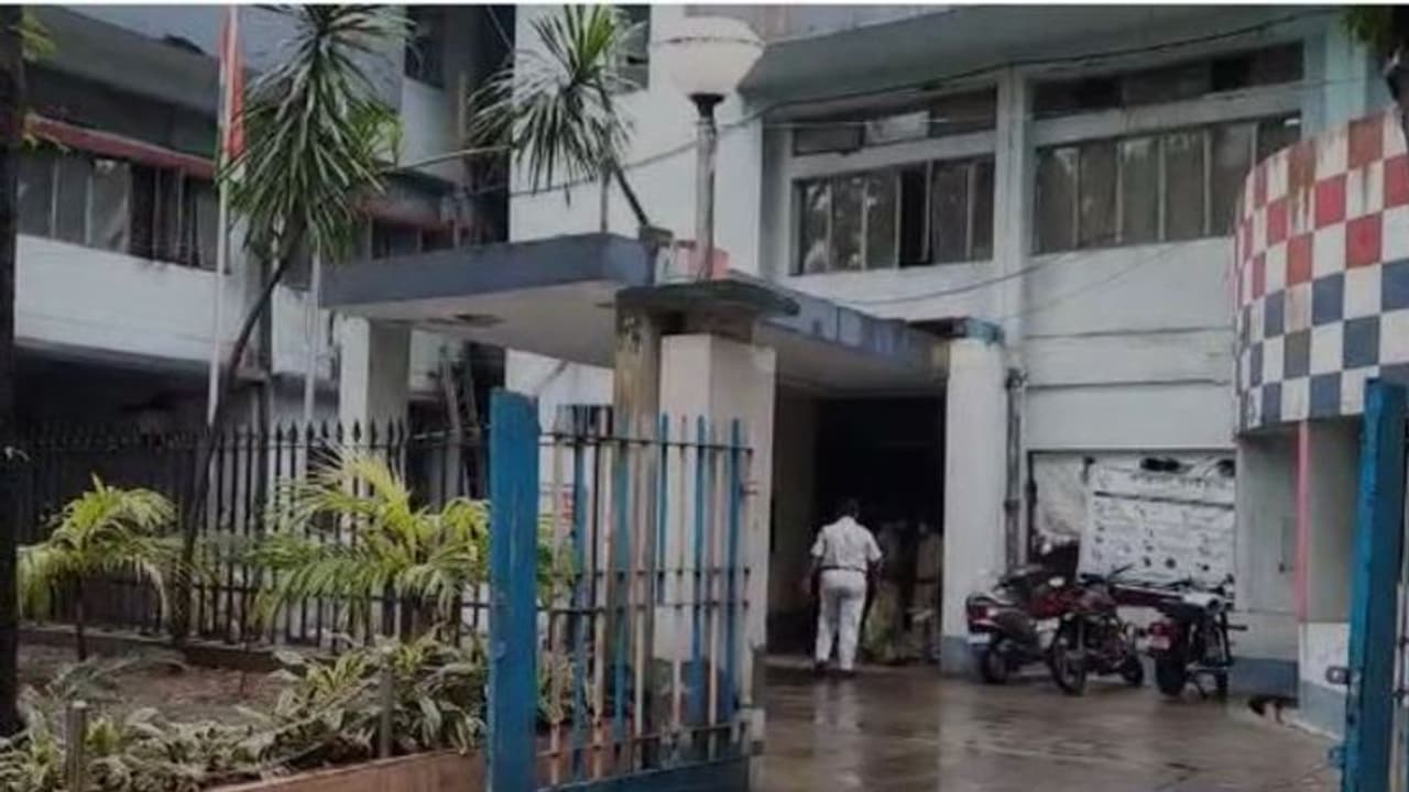 ফের করোনার থাবা বিধান নগর উত্তর থানায়, আক্রান্ত ২ পুলিশ কর্মী ফের করোনার থাবা বিধান নগর উত্তর থানায়, আক্রান্ত ২ পুলিশ কর্মী