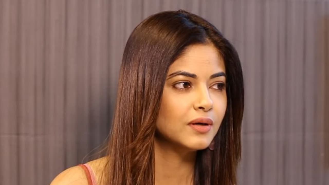 మీరాచోప్రా 'టీకా ఐడి' వివాదం,ట్వీట్ తో ట్విస్ట్ మీరాచోప్రా 'టీకా ఐడి' వివాదం,ట్వీట్ తో ట్విస్ట్