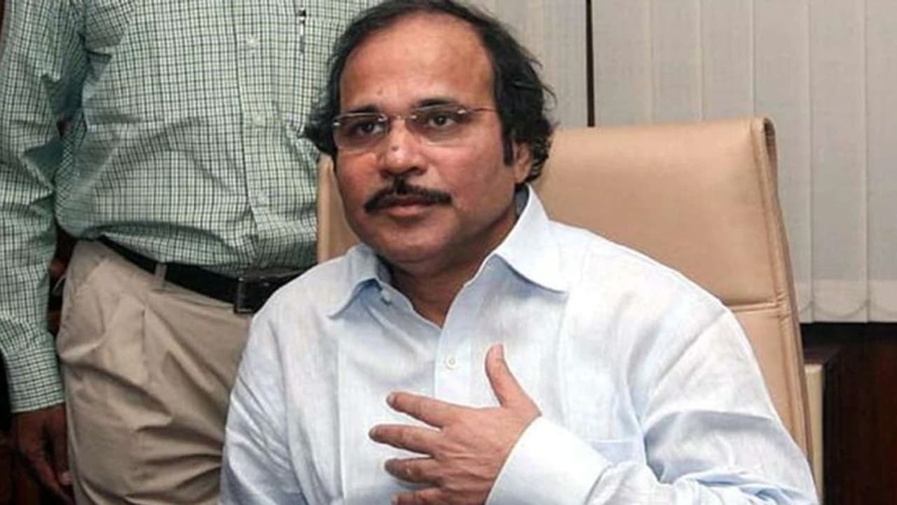 কংগ্রেসের হারানো সম্মান ফেরাতে পারে গান্ধীরাই, সনিয়া রাহুলের পাশেই দাঁড়ালেন অধীর চৌধুরী কংগ্রেসের হারানো সম্মান ফেরাতে পারে গান্ধীরাই, সনিয়া রাহুলের পাশেই দাঁড়ালেন অধীর চৌধুরী