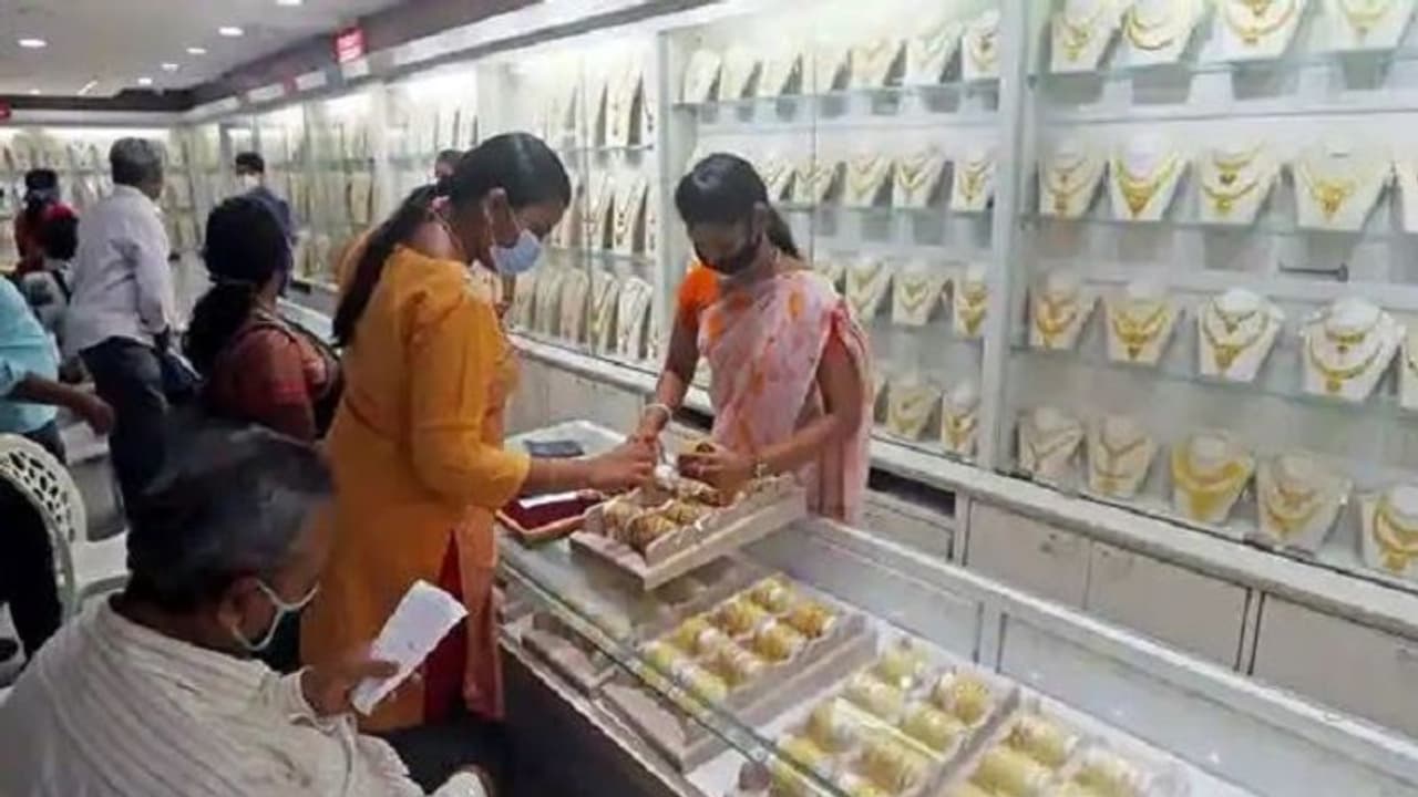 50 ಸಾವಿರ ರುಪಾಯಿ ದಾಟಿದ ಚಿನ್ನದ ಬೆಲೆ!