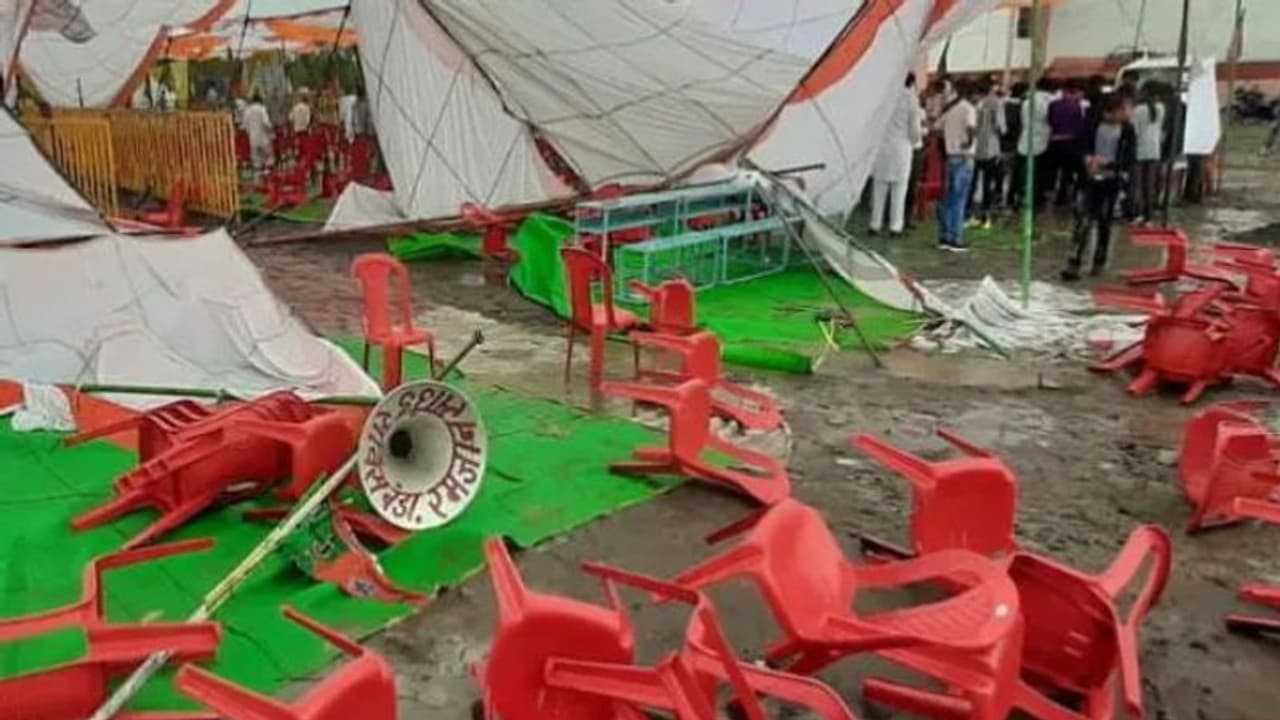 हवा में उड़ा CM शिवराज का पंडाल, कुर्सियां टूटी..पोल पकड़े खड़े रहे कार्यकर्ता..सब हुआ तहस नहस हवा में उड़ा CM शिवराज का पंडाल, कुर्सियां टूटी..पोल पकड़े खड़े रहे कार्यकर्ता..सब हुआ तहस नहस