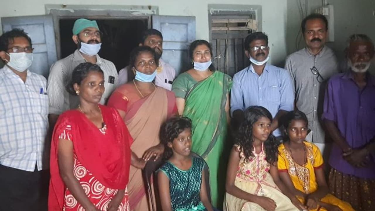 സുഗതന് സാര് വന്നുകണ്ടു; വിദ്യാര്ത്ഥികള്ക്ക് താല്ക്കാലിക കൂരയായി, ഒപ്പം സ്വന്തം വീടെന്ന പ്രതീക്ഷയും സുഗതന് സാര് വന്നുകണ്ടു; വിദ്യാര്ത്ഥികള്ക്ക് താല്ക്കാലിക കൂരയായി, ഒപ്പം സ്വന്തം വീടെന്ന പ്രതീക്ഷയും