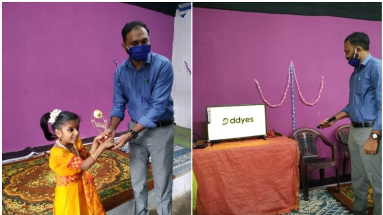 ഇനി ദാരിക 'കണ്ട് പഠിക്കും'; ഏകാധ്യാപക സ്കൂളിലെ കുട്ടികള്ക്ക് പഠന സൗകര്യമൊരുക്കി ദേവികുളം സബ് കളക്ടർ ഇനി ദാരിക 'കണ്ട് പഠിക്കും'; ഏകാധ്യാപക സ്കൂളിലെ കുട്ടികള്ക്ക് പഠന സൗകര്യമൊരുക്കി ദേവികുളം സബ് കളക്ടർ