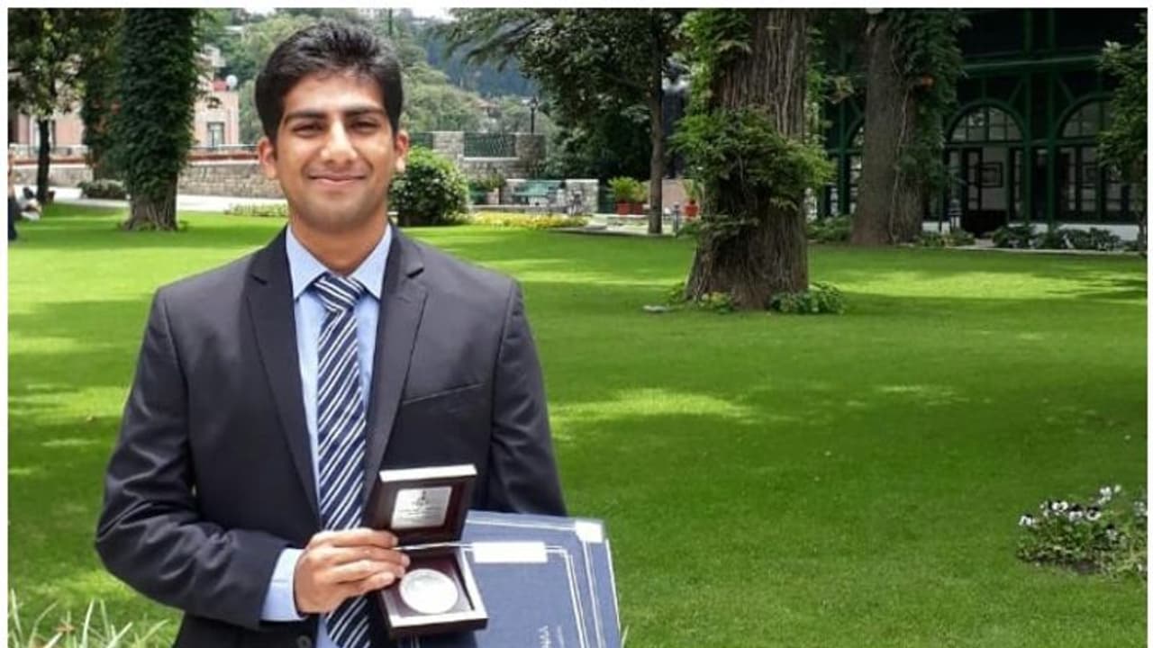 'ഐഎഎസിന് വ്യാജ സർട്ടിഫിക്കറ്റ്'; ആസിഫ് കെ യൂസഫിനെതിരെ സംസ്ഥാനത്തിന് നടപടിയെടുക്കാമെന്ന് കേന്ദ്രം; ആശയക്കുഴപ്പം 'ഐഎഎസിന് വ്യാജ സർട്ടിഫിക്കറ്റ്'; ആസിഫ് കെ യൂസഫിനെതിരെ സംസ്ഥാനത്തിന് നടപടിയെടുക്കാമെന്ന് കേന്ദ്രം; ആശയക്കുഴപ്പം