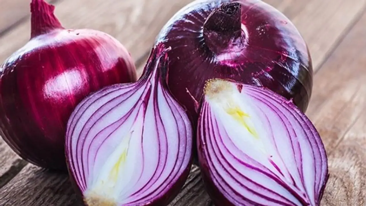 ഉള്ളി കഴിക്കുന്നത് കൊണ്ടും ചില ഗുണങ്ങളുണ്ട്; അറിയാം നാല് കാര്യങ്ങള്... ഉള്ളി കഴിക്കുന്നത് കൊണ്ടും ചില ഗുണങ്ങളുണ്ട്; അറിയാം നാല് കാര്യങ്ങള്...