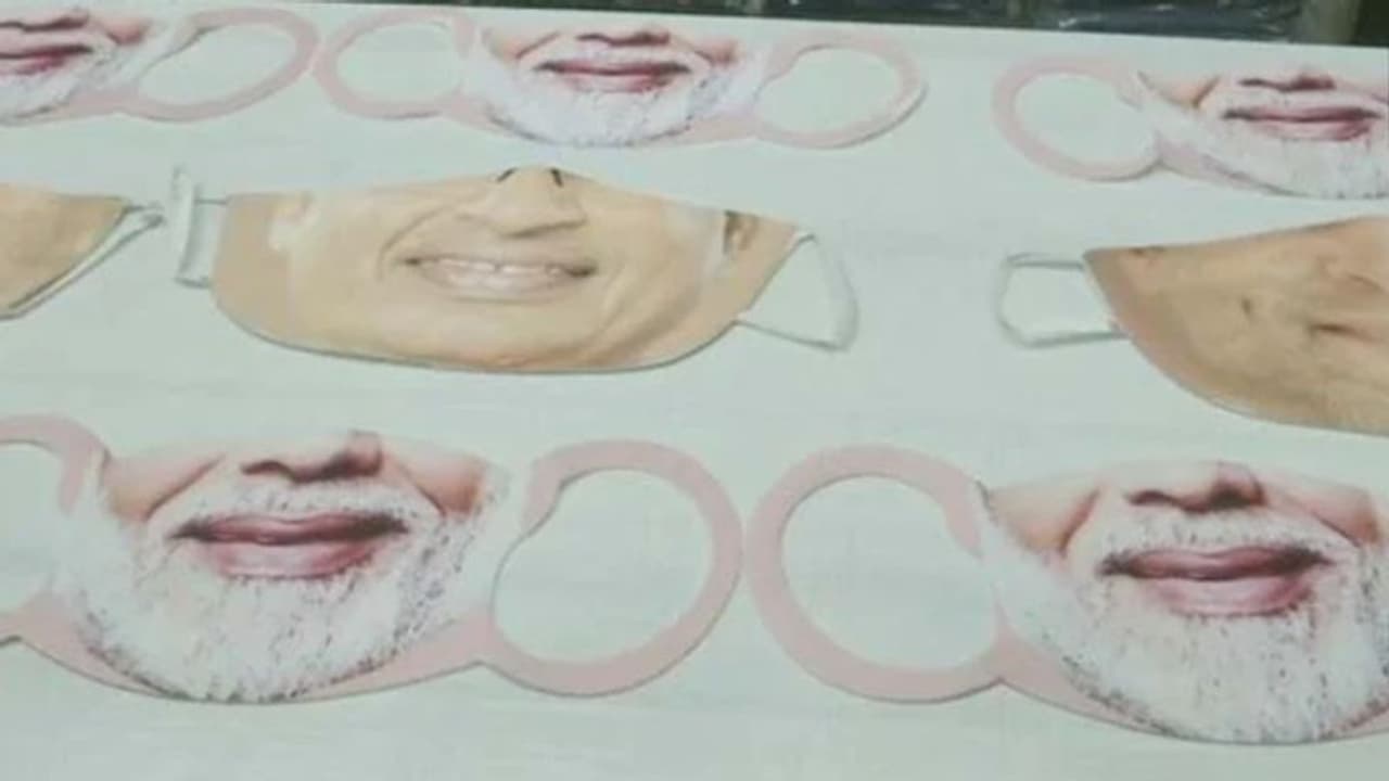 മോദിയുടെ മുഖമുള്ള മാസ്ക്; വന് ഡിമാന്ഡാണെന്ന് കച്ചവടക്കാര്... മോദിയുടെ മുഖമുള്ള മാസ്ക്; വന് ഡിമാന്ഡാണെന്ന് കച്ചവടക്കാര്...