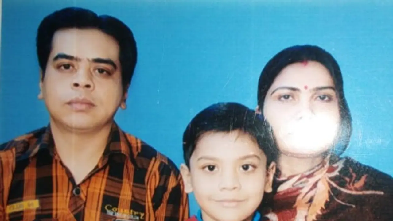 লকডাউনের 'বলি', বাবার চিকিৎসার খরচ জোগাতে না পেরে আত্মঘাতী ছেলে লকডাউনের 'বলি', বাবার চিকিৎসার খরচ জোগাতে না পেরে আত্মঘাতী ছেলে