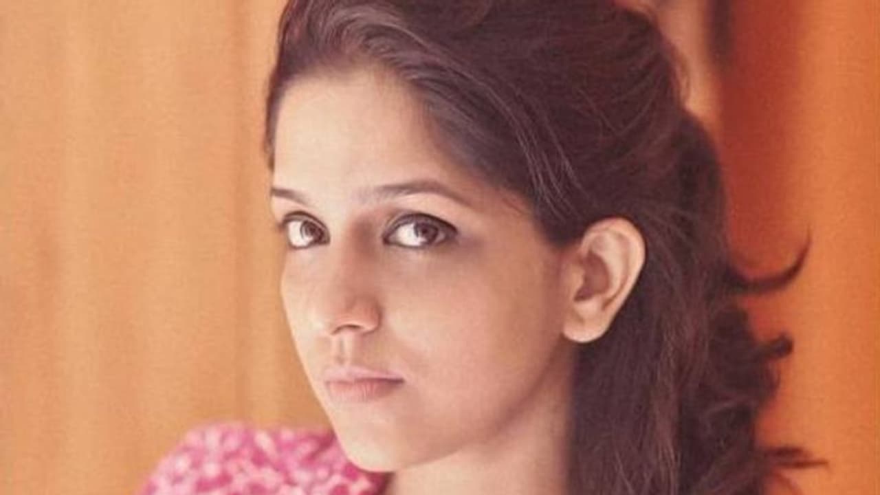 'ഹാക്ക് ചെയ്യപ്പെട്ട അക്കൗണ്ട് ആയിരുന്നില്ല അത്'; അശ്ലീല കമന്റ് ഇട്ടയാളുടെ പ്രതികരണത്തെക്കുറിച്ച് അപര്ണ 'ഹാക്ക് ചെയ്യപ്പെട്ട അക്കൗണ്ട് ആയിരുന്നില്ല അത്'; അശ്ലീല കമന്റ് ഇട്ടയാളുടെ പ്രതികരണത്തെക്കുറിച്ച് അപര്ണ