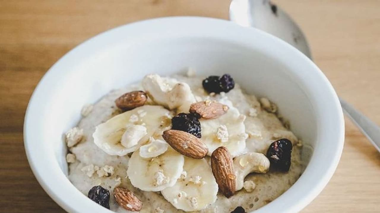 ഓട്സ് കൊണ്ടുള്ള ഒരു ഹെൽത്തി ബ്രേക്ക്ഫാസ്റ്റ് ഓട്സ് കൊണ്ടുള്ള ഒരു ഹെൽത്തി ബ്രേക്ക്ഫാസ്റ്റ്