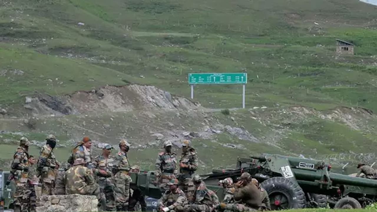 ಕಲ್ಲು ರಾಡ್ಗಳಿಂದ ದಾಳಿ: ಚೀನಾ ಗಡಿಯಲ್ಲಿ ಗುಂಡಿನ ದಾಳಿ ಏಕೆ ನಡೆಯಲಿಲ್ಲ? ಕಲ್ಲು ರಾಡ್ಗಳಿಂದ ದಾಳಿ: ಚೀನಾ ಗಡಿಯಲ್ಲಿ ಗುಂಡಿನ ದಾಳಿ ಏಕೆ ನಡೆಯಲಿಲ್ಲ?