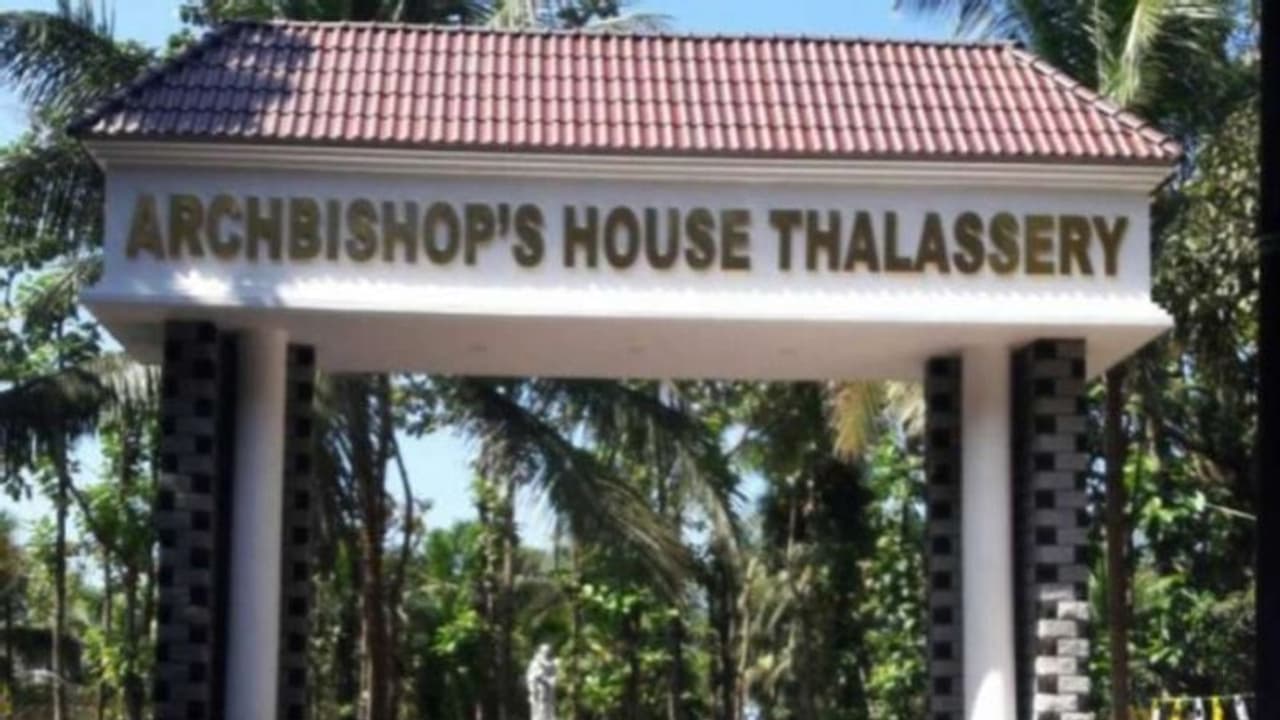 ലൈംഗികാരോപണം നേരിട്ട വൈദികരെ പൗരോഹിത്യത്തിൽ നിന്ന് മാറ്റി തലശ്ശേരി അതിരൂപത ലൈംഗികാരോപണം നേരിട്ട വൈദികരെ പൗരോഹിത്യത്തിൽ നിന്ന് മാറ്റി തലശ്ശേരി അതിരൂപത