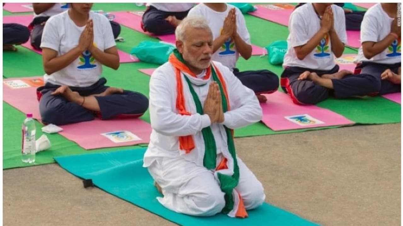 ಯೋಗ ದಿನ ಮನೆಯಲ್ಲೇ ಆಚರಿಸಿ: ಮೋದಿ