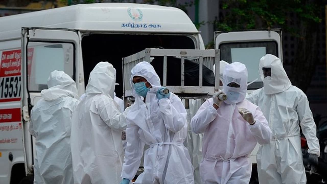 കൊവിഡ് 19: ബെംഗളൂരുവിൽ ശ്രീ ശ്രീ രവിശങ്കറിന്‍റെ ആശ്രമം അടക്കം കെയര്‍ സെന്‍ററാക്കും