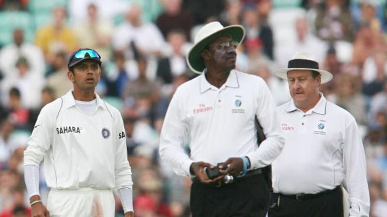 இப்ப வருத்தம் தெரிவித்து என்ன பயன்? அம்பயர் ஸ்டீவ் பக்னரை கிழி கிழினு கிழித்த முன்னாள் இந்திய வீரர் இப்ப வருத்தம் தெரிவித்து என்ன பயன்? அம்பயர் ஸ்டீவ் பக்னரை கிழி கிழினு கிழித்த முன்னாள் இந்திய வீரர்