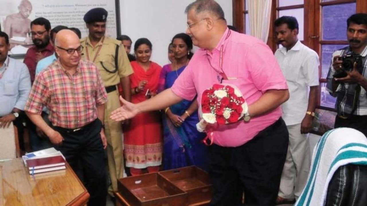 വിരമിച്ചിട്ടും വിരമിക്കാത്ത ഐഎഎസ് ഉദ്യോഗസ്ഥരുടെ നാടായി കേരളം വിരമിച്ചിട്ടും വിരമിക്കാത്ത ഐഎഎസ് ഉദ്യോഗസ്ഥരുടെ നാടായി കേരളം