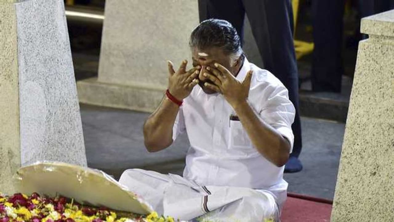 அண்ணே, இனியும் உங்களை நம்பி வந்தா நடுத்தெருவுக்குதான் போகணும்... ஓ.பி.எஸை மொத்தமாக கைகழுவிய ஆதரவாளர்கள்..!