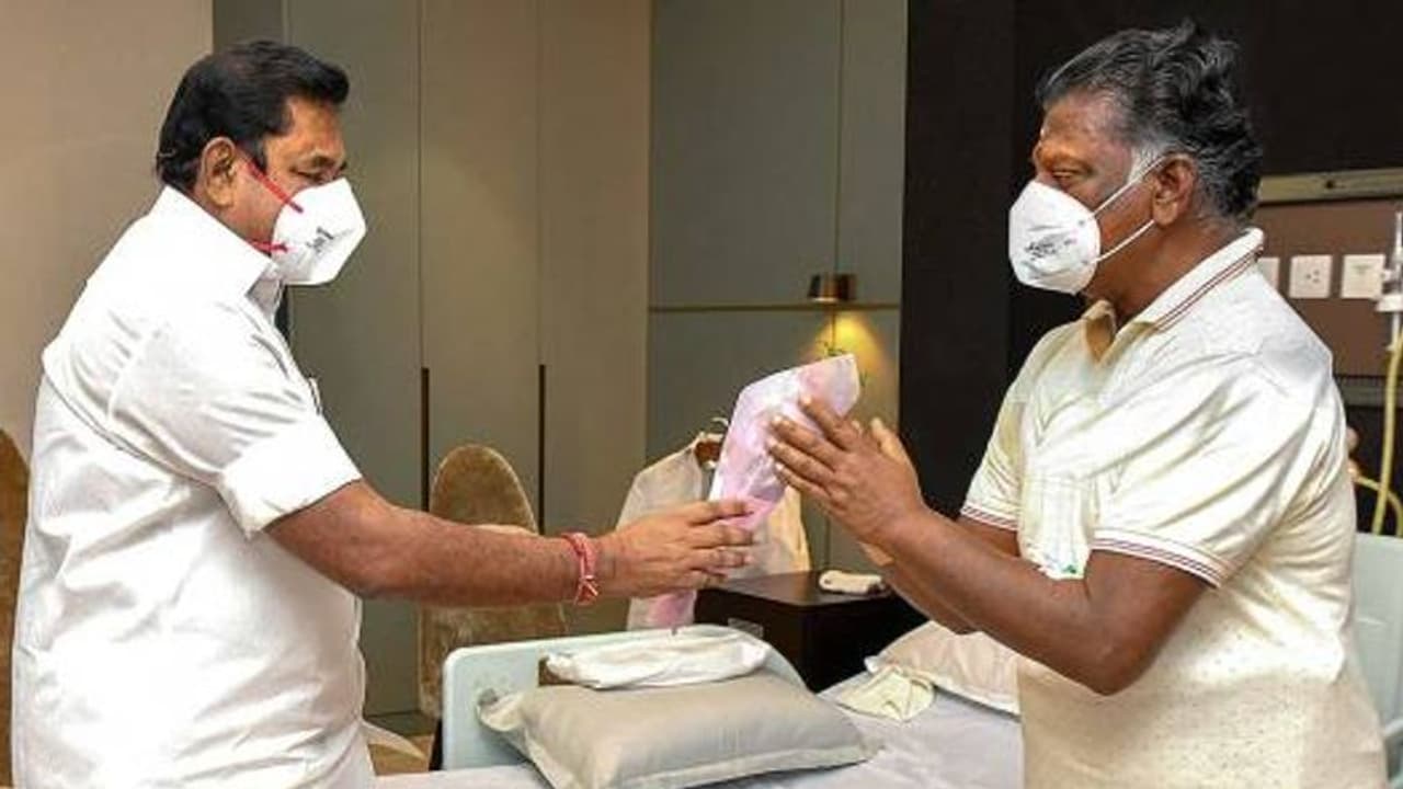 எடப்பாடி ஓ.பி.எஸ் போட்ட அதிரடி உத்தரவு... இன்று மாலைக்குள் அது நடக்க வேண்டும்..! எடப்பாடி ஓ.பி.எஸ் போட்ட அதிரடி உத்தரவு... இன்று மாலைக்குள் அது நடக்க வேண்டும்..!