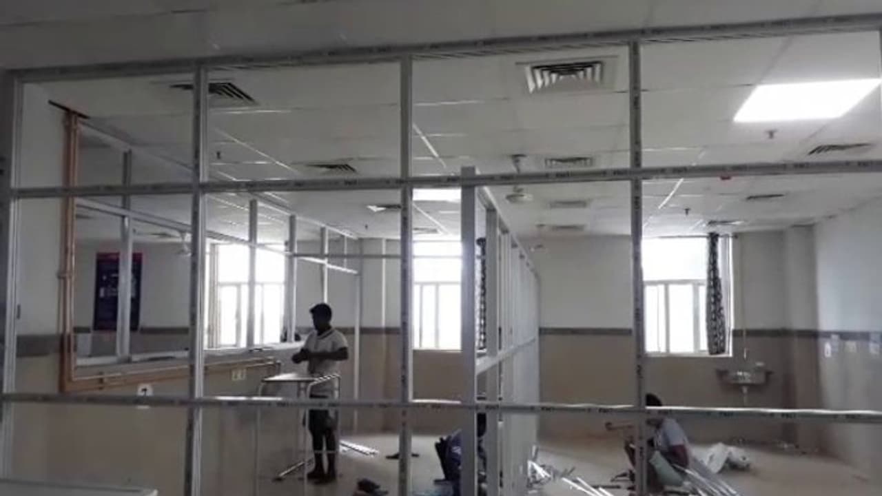 করোনা মোকাবিলায় পিপিই মডেলে ইতি, সুপার স্পেশালিটি হাসপাতাল অধিগ্রহণ করল সরকার করোনা মোকাবিলায় পিপিই মডেলে ইতি, সুপার স্পেশালিটি হাসপাতাল অধিগ্রহণ করল সরকার