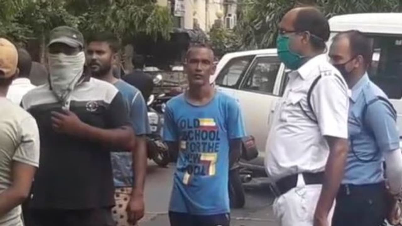 করোনা আবহে রাজ্য়ের প্রাক্তন মুখ্য়মন্ত্রীর বাড়ির কাছে দেহ উদ্ধার, চাঞ্চল্য পাম এভিনিউতে করোনা আবহে রাজ্য়ের প্রাক্তন মুখ্য়মন্ত্রীর বাড়ির কাছে দেহ উদ্ধার, চাঞ্চল্য পাম এভিনিউতে