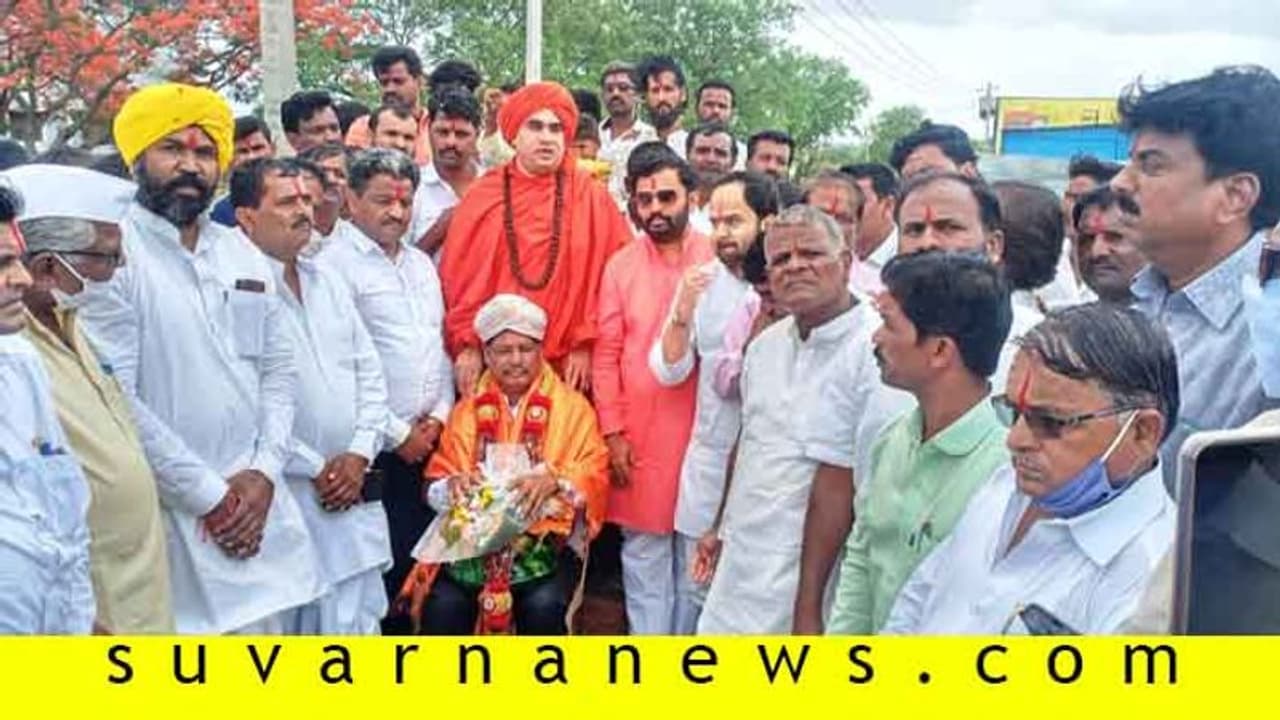 ಸಿಂದಗಿ: ಚನ್ನಮ್ಮ ವೃತ್ತ ನಿರ್ಮಾಣಕ್ಕೆ ಭೂಮಿ ದಾನ ಮಾಡಿದ ಮುಸ್ಲಿಂ ವ್ಯಕ್ತಿ ಸಿಂದಗಿ: ಚನ್ನಮ್ಮ ವೃತ್ತ ನಿರ್ಮಾಣಕ್ಕೆ ಭೂಮಿ ದಾನ ಮಾಡಿದ ಮುಸ್ಲಿಂ ವ್ಯಕ್ತಿ