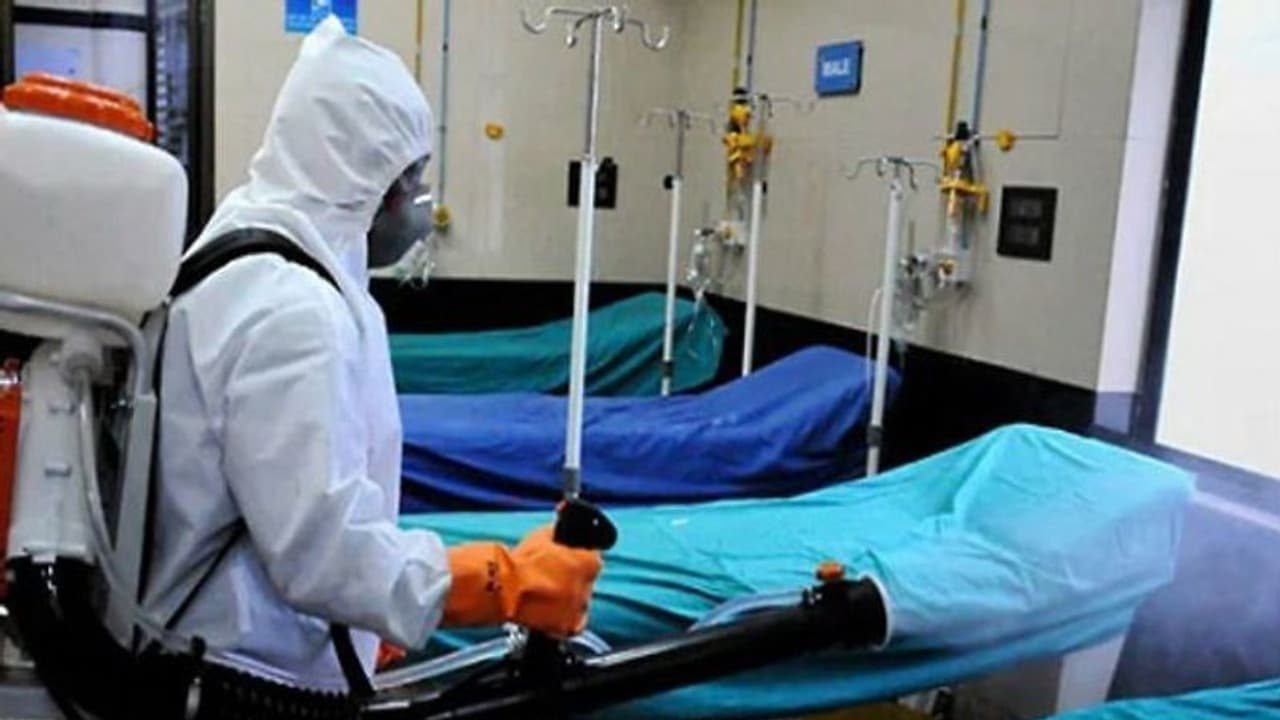 పక్కింట్లో విందు భోజనం.. పదేళ్ల బాలుడికి కరోనా పక్కింట్లో విందు భోజనం.. పదేళ్ల బాలుడికి కరోనా